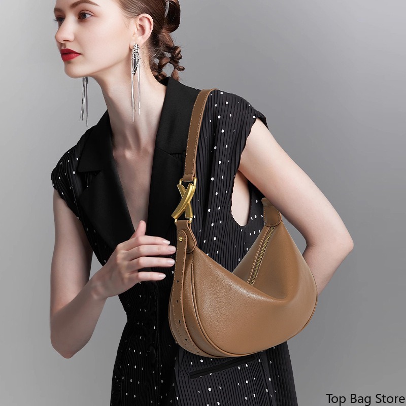 حقيبة كتف نسائية بتصميم هلالي  - مراجعة Luxury Bags Everyday وسعره