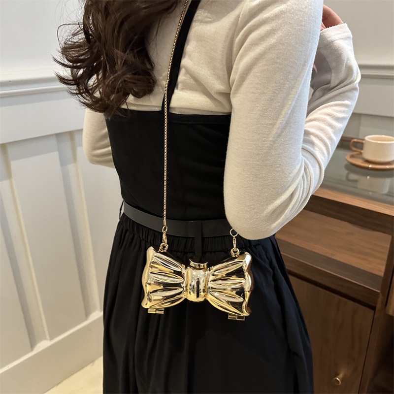 حقيبة يد صغيرة معدنية عصرية فا - مراجعة Luxury Bags For Women وسعره
